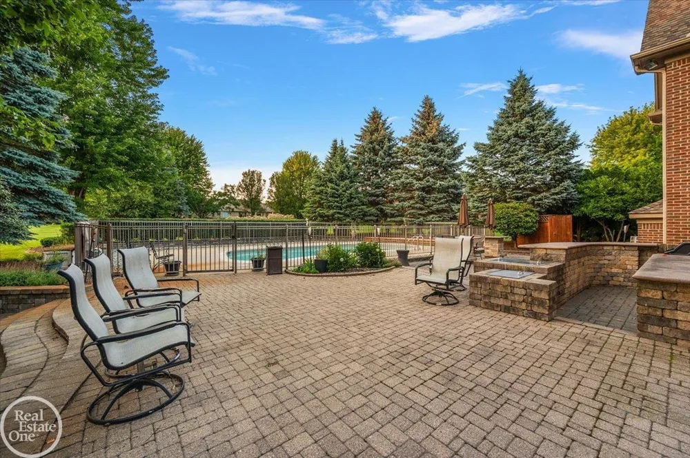8849 Heatherwood Court Washington Township, MI 48095