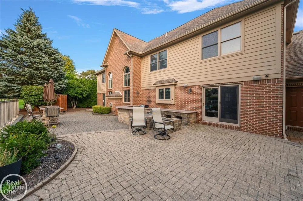 8849 Heatherwood Court Washington Township, MI 48095