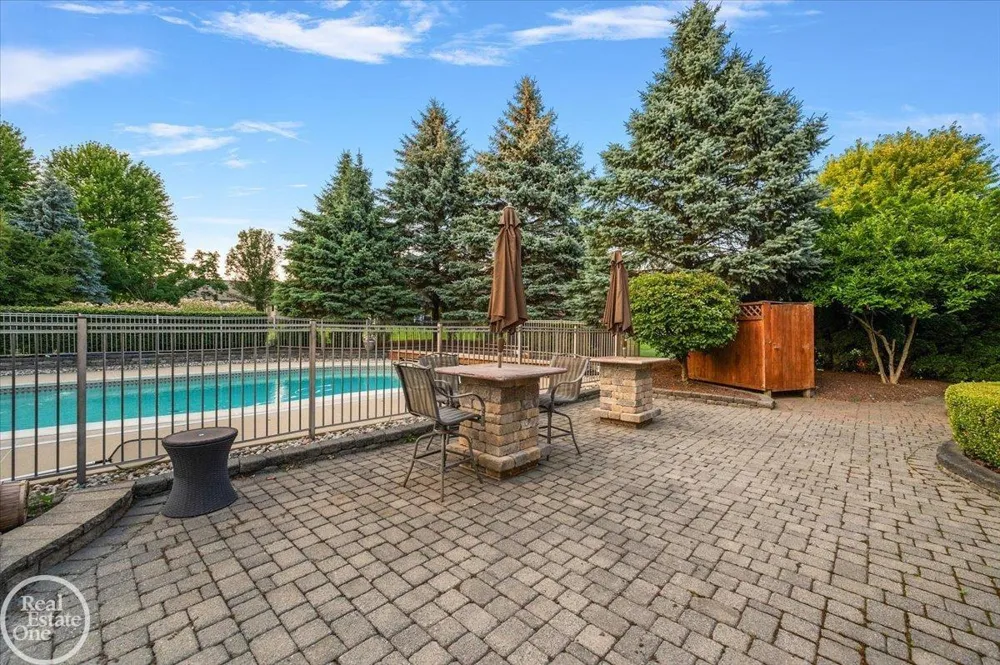 8849 Heatherwood Court Washington Township, MI 48095