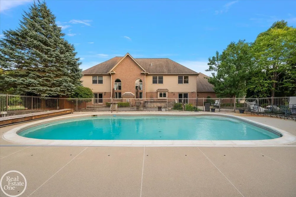 8849 Heatherwood Court Washington Township, MI 48095