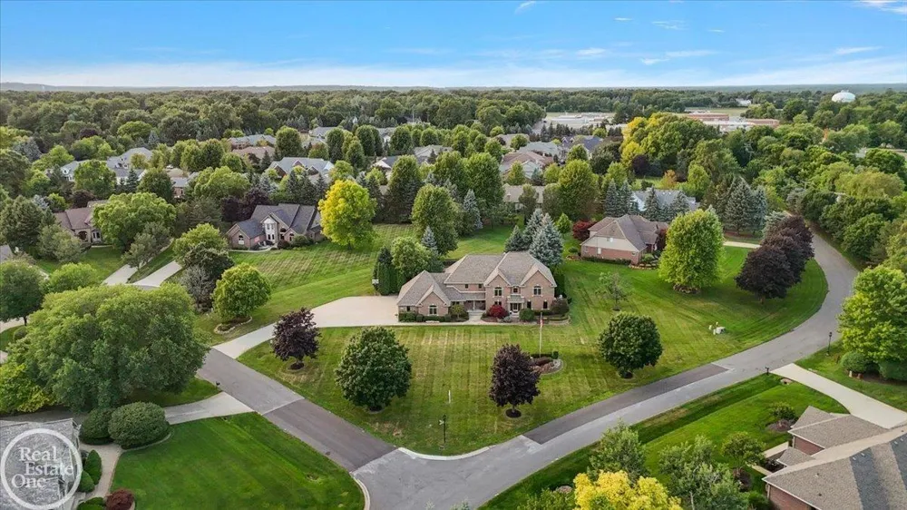 8849 Heatherwood Court Washington Township, MI 48095