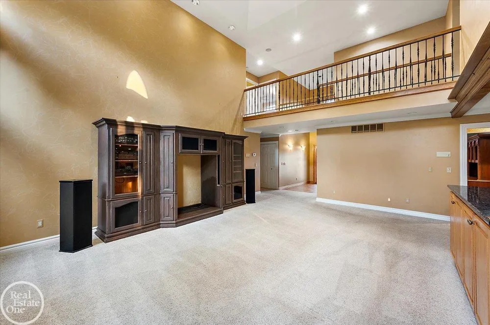 8849 Heatherwood Court Washington Township, MI 48095