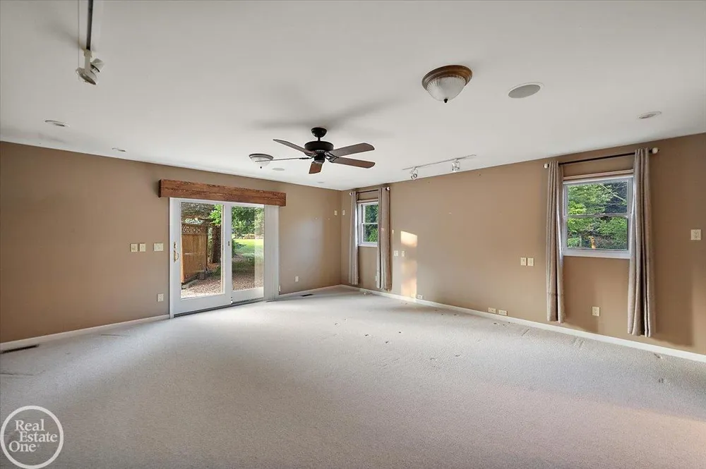 8849 Heatherwood Court Washington Township, MI 48095