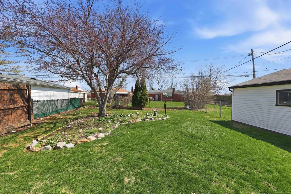 33226 Vista Way Street Fraser City, MI 48026