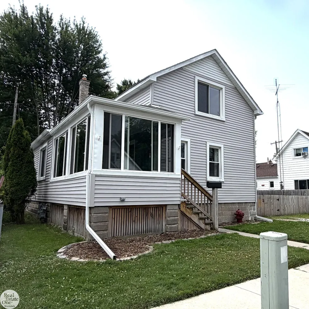 147 Robertson Street Marine City City, MI 48039