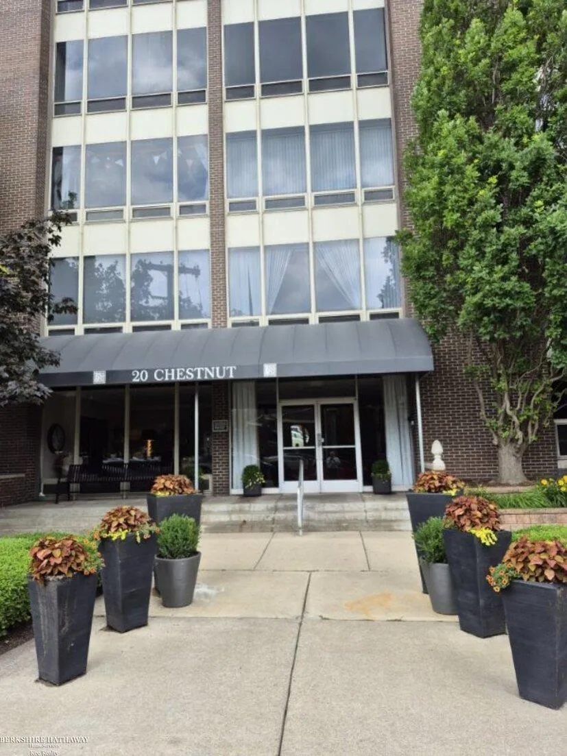 20 Chestnut Street Wyandotte City, MI 48192