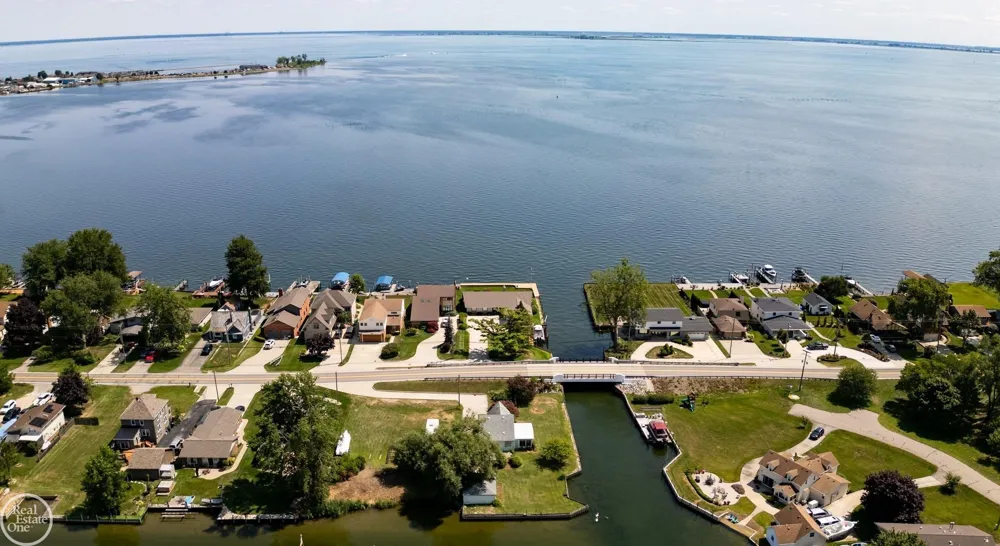 38777 Lakeshore Drive Harrison Charter Township, MI 48045
