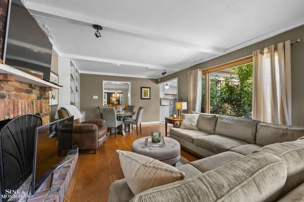 433 Maison Road Grosse Pointe Farms City, MI 48236