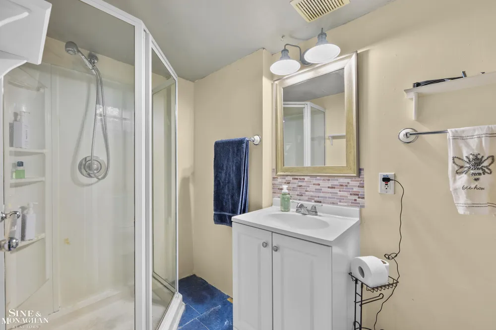 433 Maison Road Grosse Pointe Farms City, MI 48236