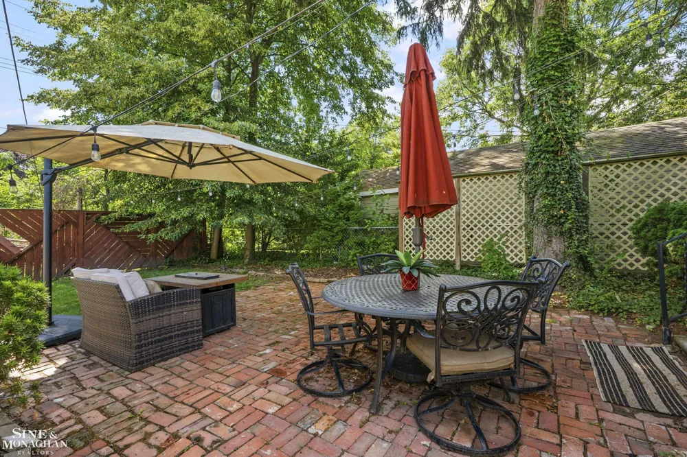 433 Maison Road Grosse Pointe Farms City, MI 48236