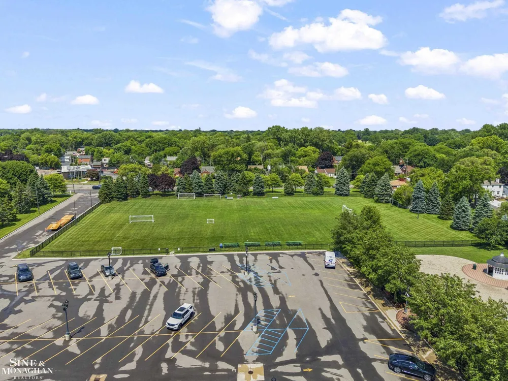433 Maison Road Grosse Pointe Farms City, MI 48236
