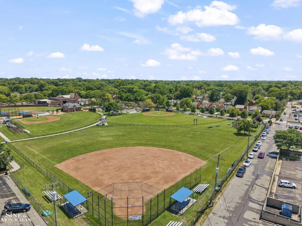 433 Maison Road Grosse Pointe Farms City, MI 48236