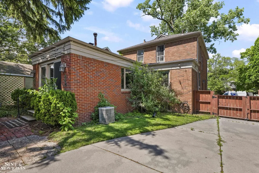 433 Maison Road Grosse Pointe Farms City, MI 48236