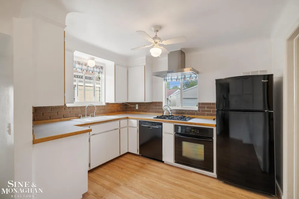 1396 Vernier Road Grosse Pointe Woods City, MI 48236