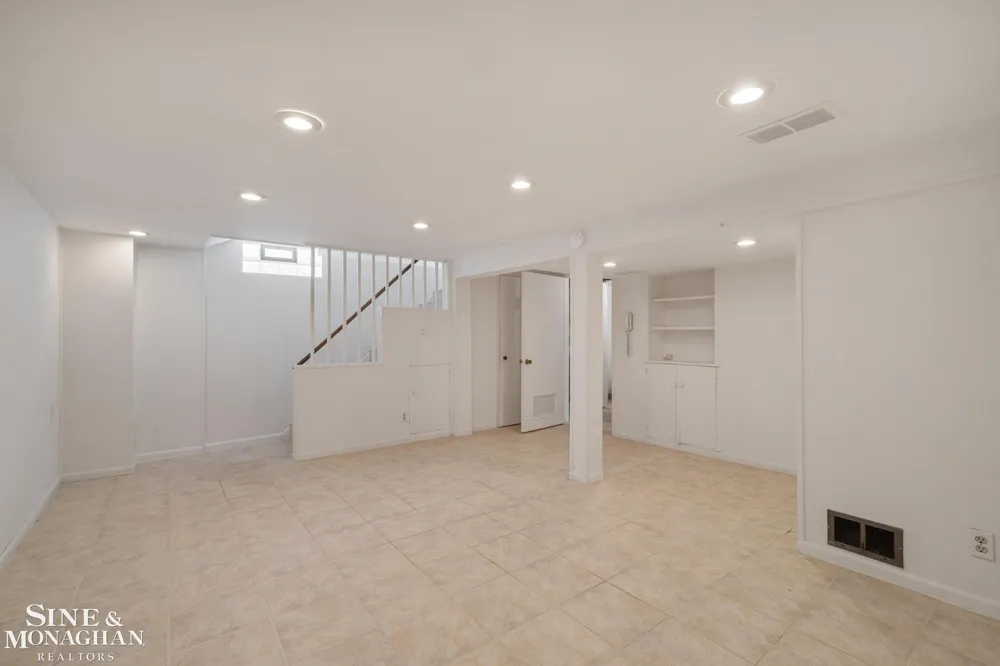 1396 Vernier Road Grosse Pointe Woods City, MI 48236