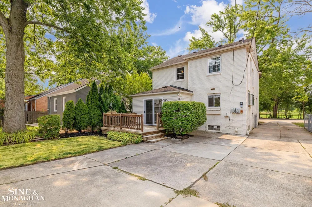 1396 Vernier Road Grosse Pointe Woods City, MI 48236