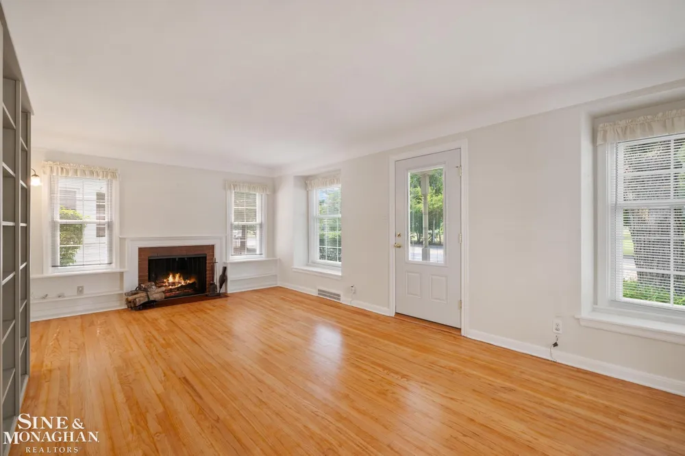 1396 Vernier Road Grosse Pointe Woods City, MI 48236