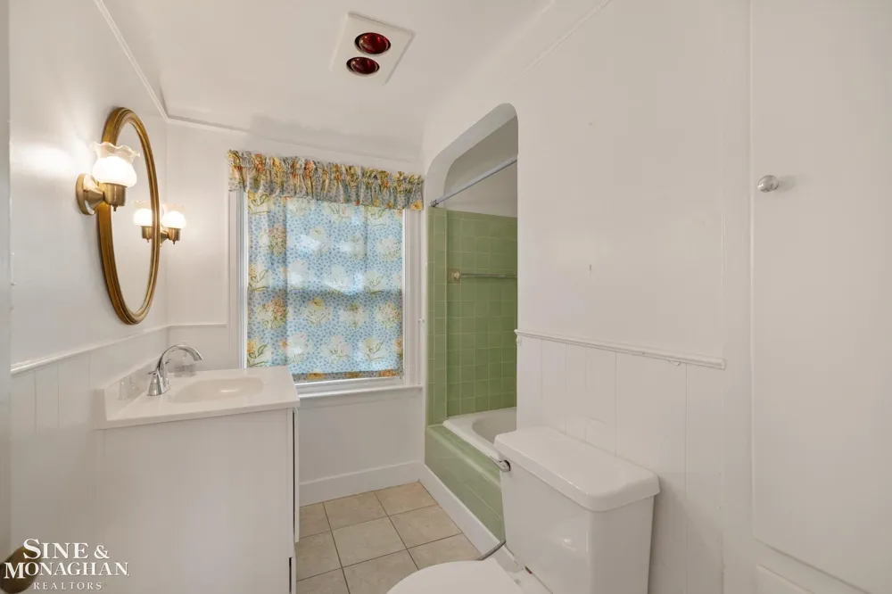 1396 Vernier Road Grosse Pointe Woods City, MI 48236