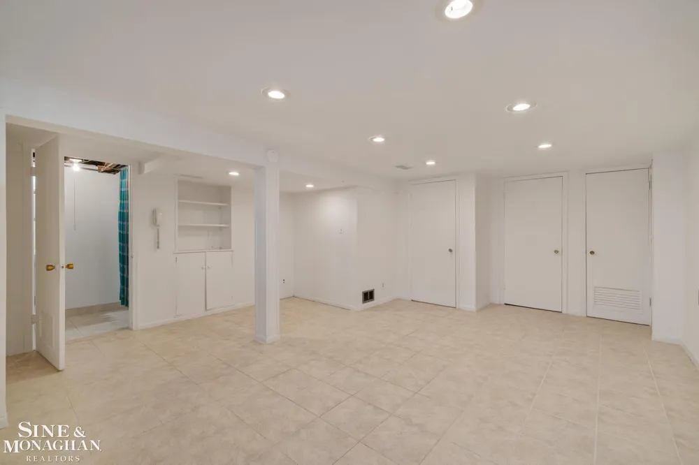 1396 Vernier Road Grosse Pointe Woods City, MI 48236