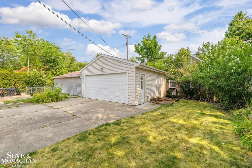 1396 Vernier Road Grosse Pointe Woods City, MI 48236