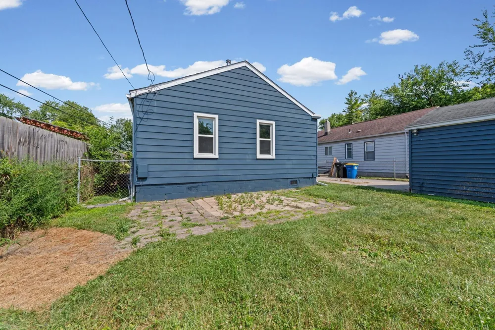 25545 Packard Street Roseville City, MI 48066