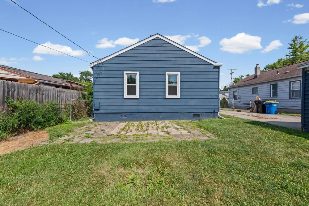 25545 Packard Street Roseville City, MI 48066