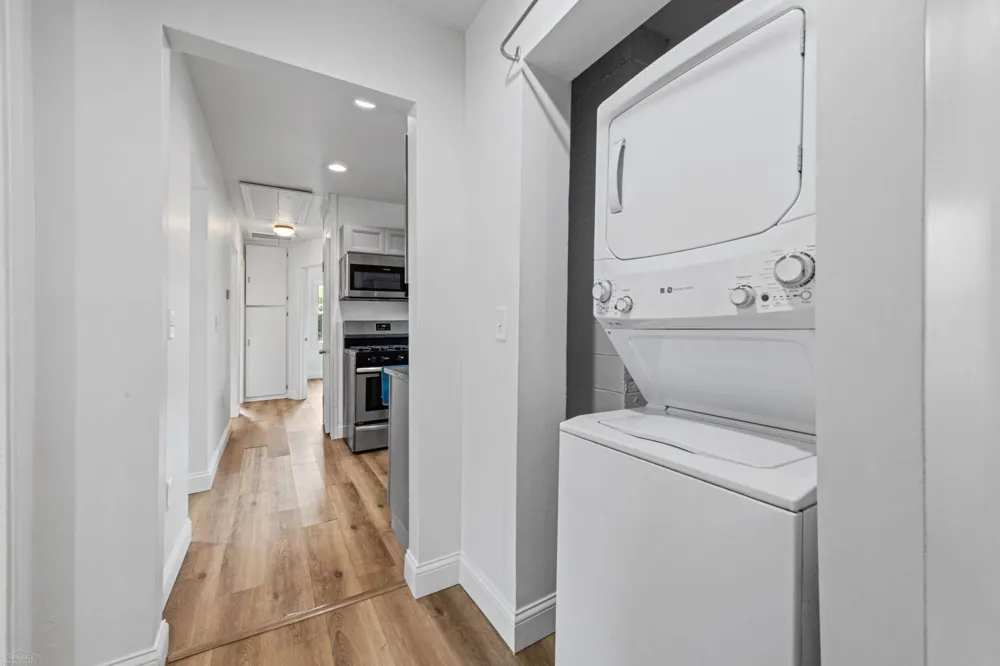 25545 Packard Street Roseville City, MI 48066