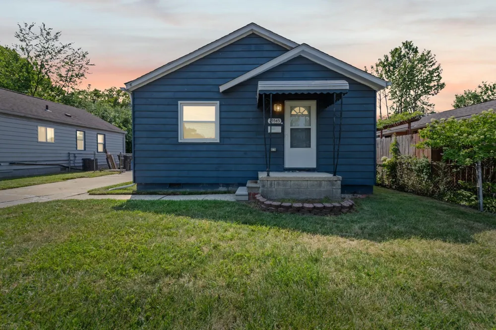 25545 Packard Street Roseville City, MI 48066