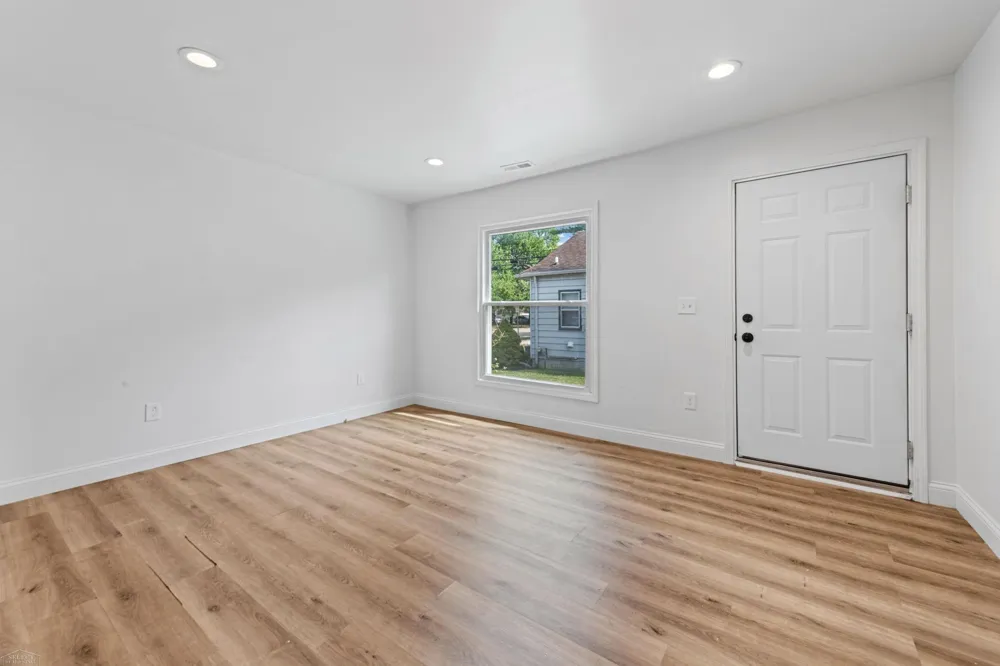 25545 Packard Street Roseville City, MI 48066