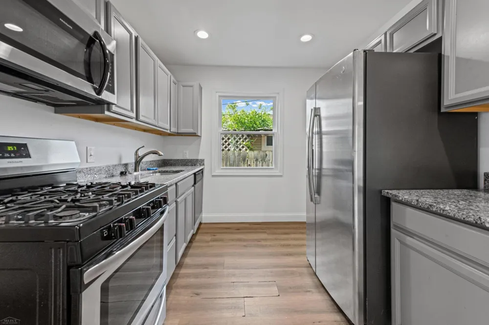 25545 Packard Street Roseville City, MI 48066