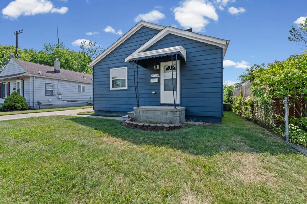 25545 Packard Street Roseville City, MI 48066