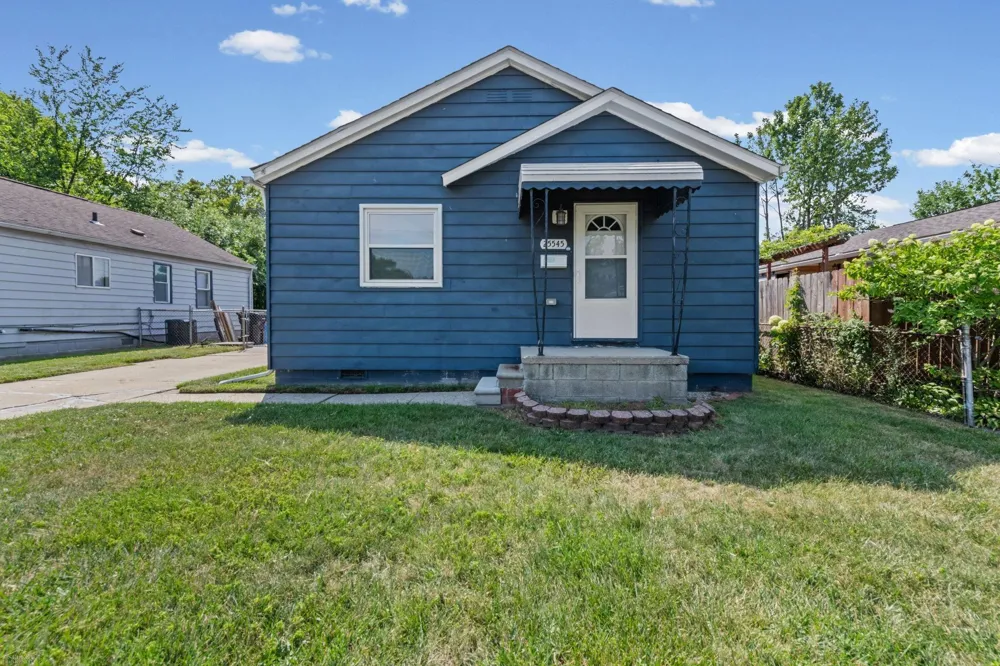 25545 Packard Street Roseville City, MI 48066