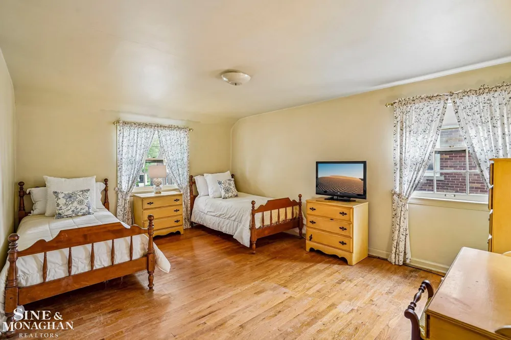 470 Allard Road Grosse Pointe Farms City, MI 48236