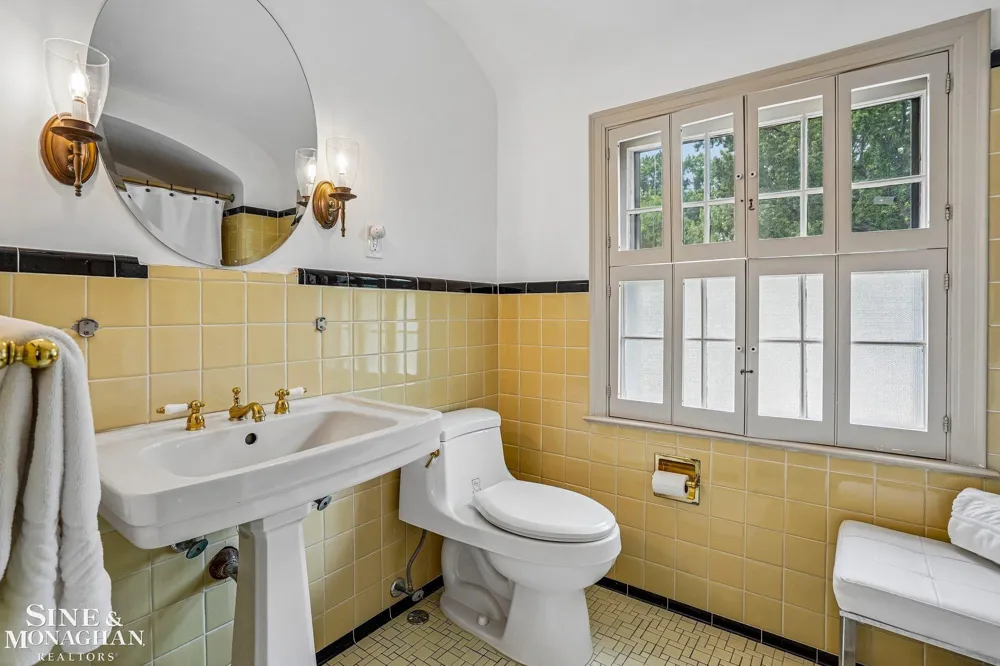 470 Allard Road Grosse Pointe Farms City, MI 48236
