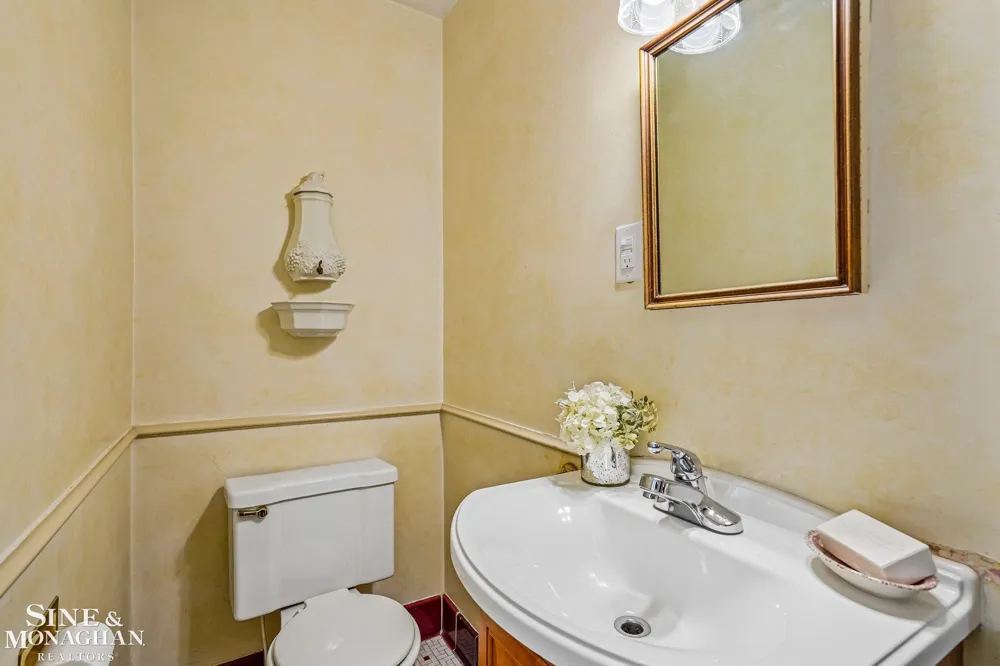 470 Allard Road Grosse Pointe Farms City, MI 48236