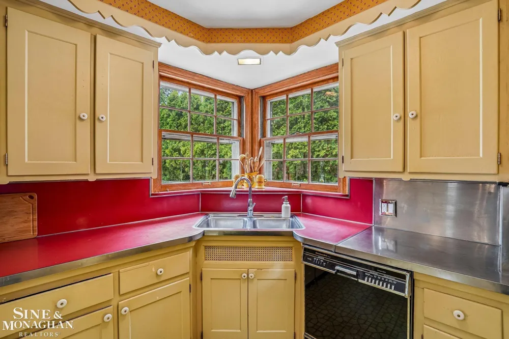 470 Allard Road Grosse Pointe Farms City, MI 48236