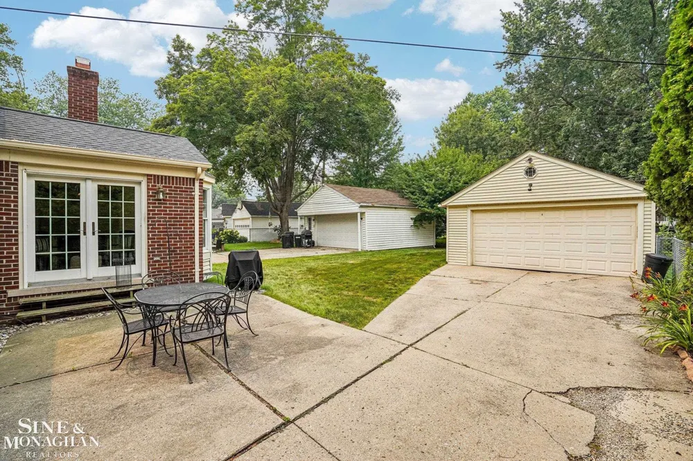 470 Allard Road Grosse Pointe Farms City, MI 48236