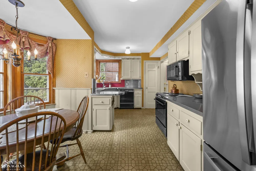 470 Allard Road Grosse Pointe Farms City, MI 48236