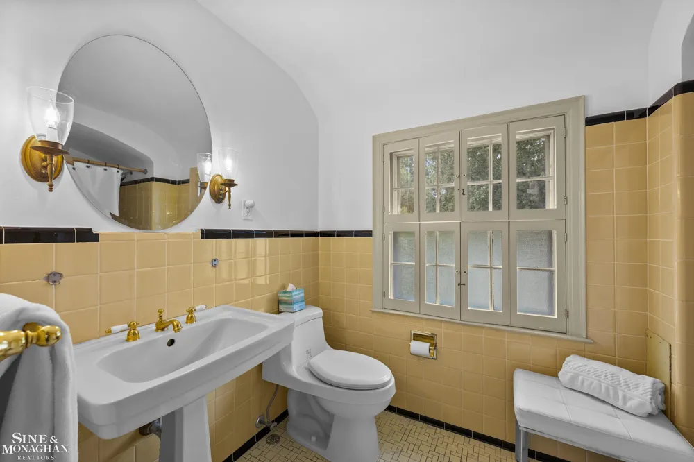 470 Allard Road Grosse Pointe Farms City, MI 48236
