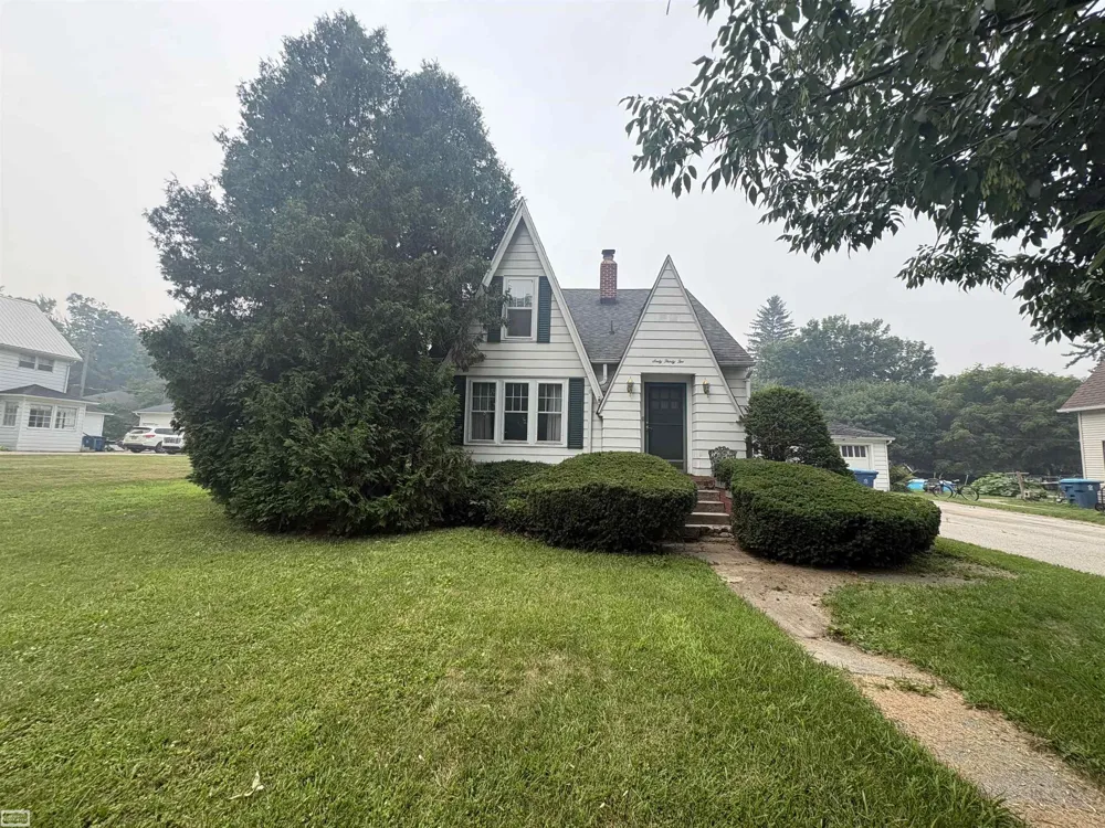 6032 Fox Street Mayville Village, MI 48744