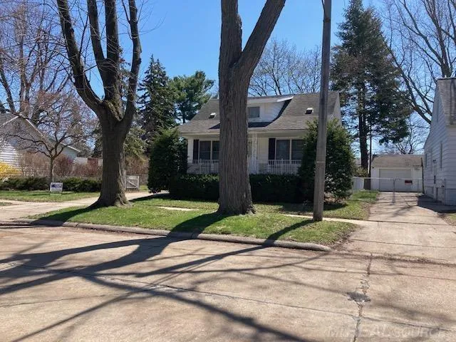 8442 Central Street Center Line City, MI 48015