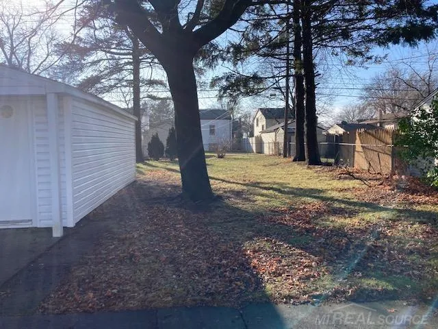 8442 Central Street Center Line City, MI 48015