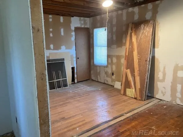 8442 Central Street Center Line City, MI 48015