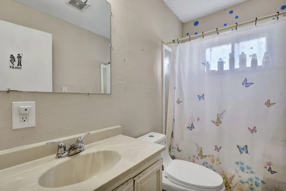4627 Lowcroft Avenue Lansing City, MI 48910