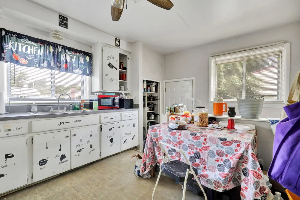 4627 Lowcroft Avenue Lansing City, MI 48910