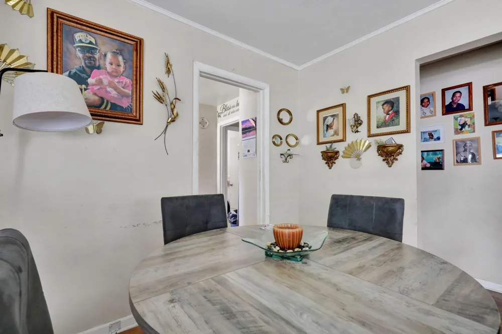 4627 Lowcroft Avenue Lansing City, MI 48910