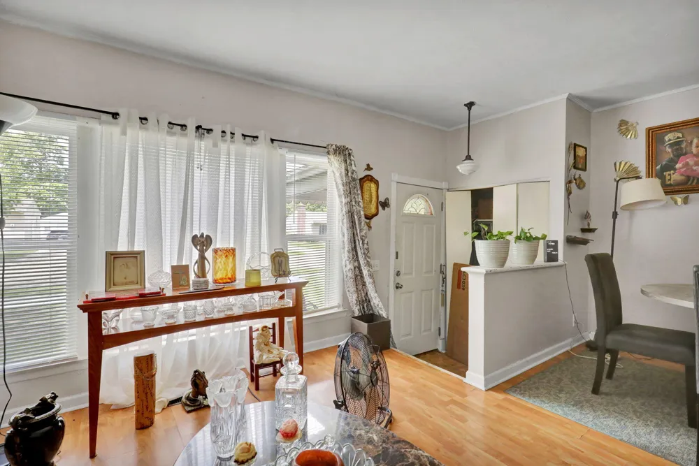 4627 Lowcroft Avenue Lansing City, MI 48910