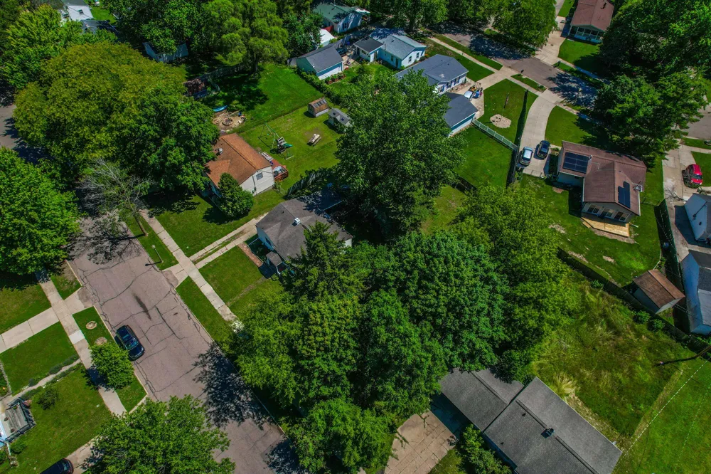 4627 Lowcroft Avenue Lansing City, MI 48910