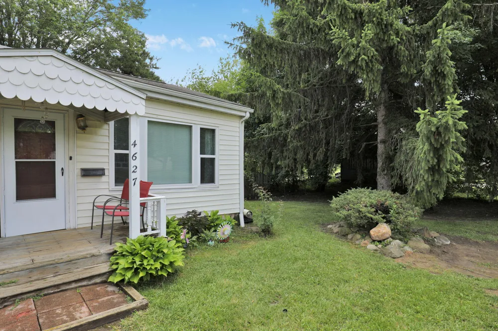 4627 Lowcroft Avenue Lansing City, MI 48910