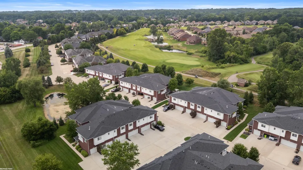 6986 Boulder Pointe Court Washington Township, MI 48094